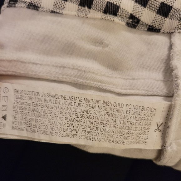 Hot Checkered Skirt w/ Frayed Hem - Picture 7 of 7